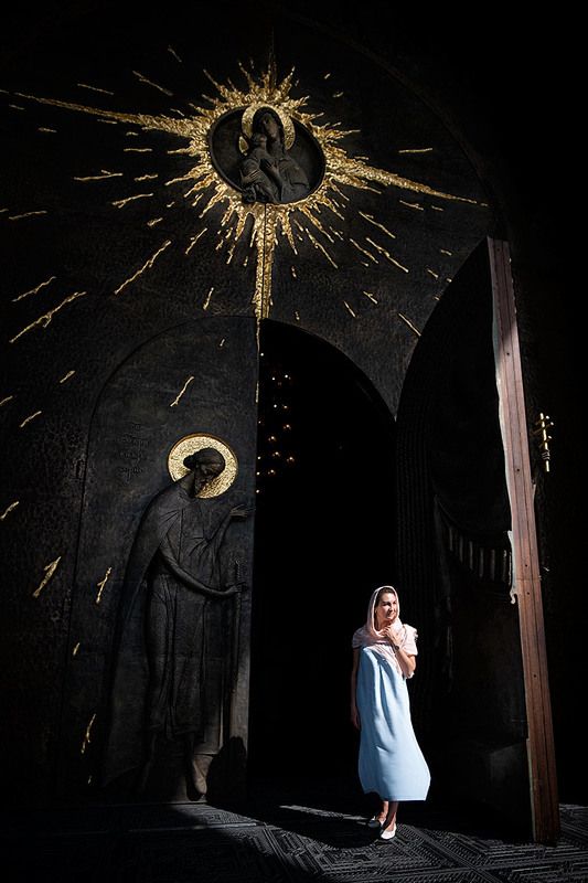 Москва, храм, девушка, фотосессия, церковь, православие, фотограф Путь к вере фото превью