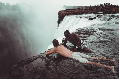 Над пропастью.