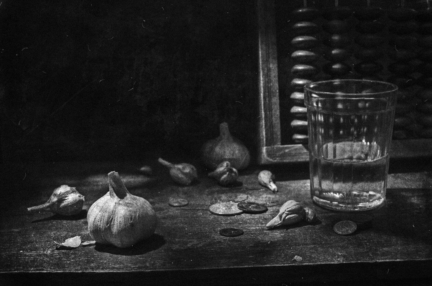 стакан,водка,мелочь,счёты,одиночество,тьма,печаль,чеснок,деньги, Владимир Володин