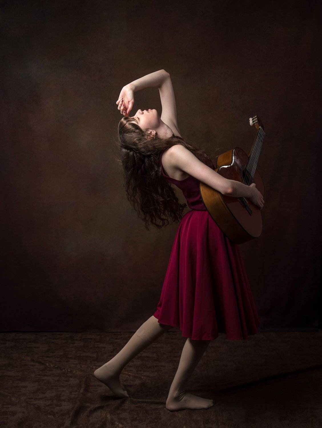 девушка с гитарой, Мурр Маори