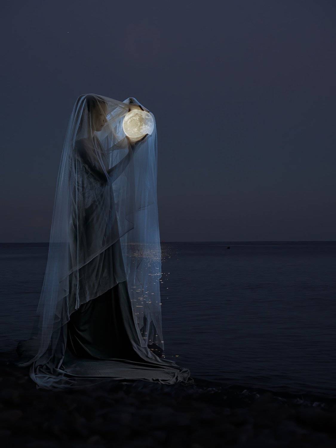 Луна, море, Михаил