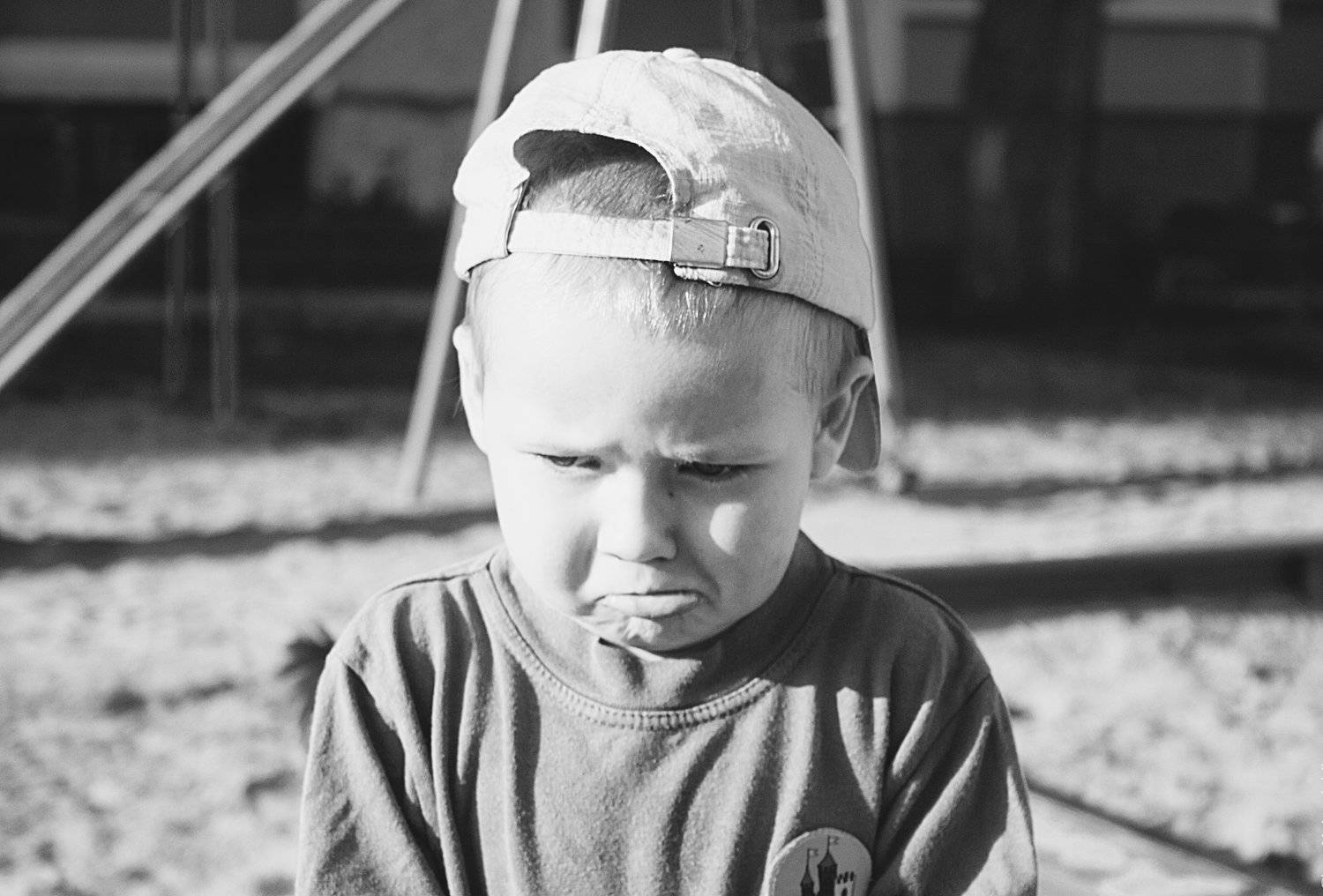 уличное фото, стрит фото, ребенок, мальчик, черно-белая фотография, Ольга Алексейчик