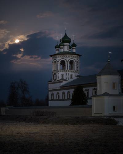 Весеннее полнолуние