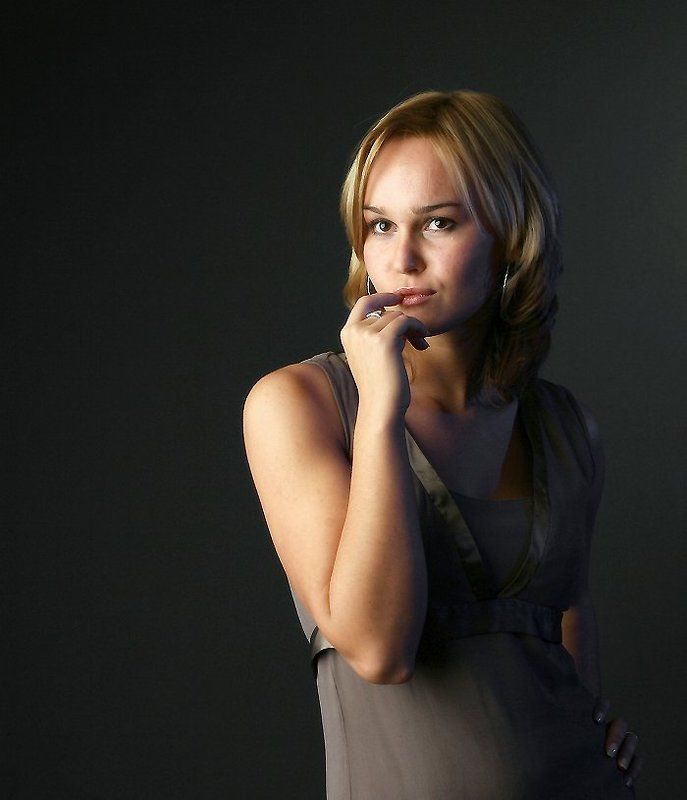 первая попытка съемки в студии. большущее спасибо саше путеву за теплый прием и массу бесценной информации. саш, надеюсь, не последний раз:) Наташа фото превью