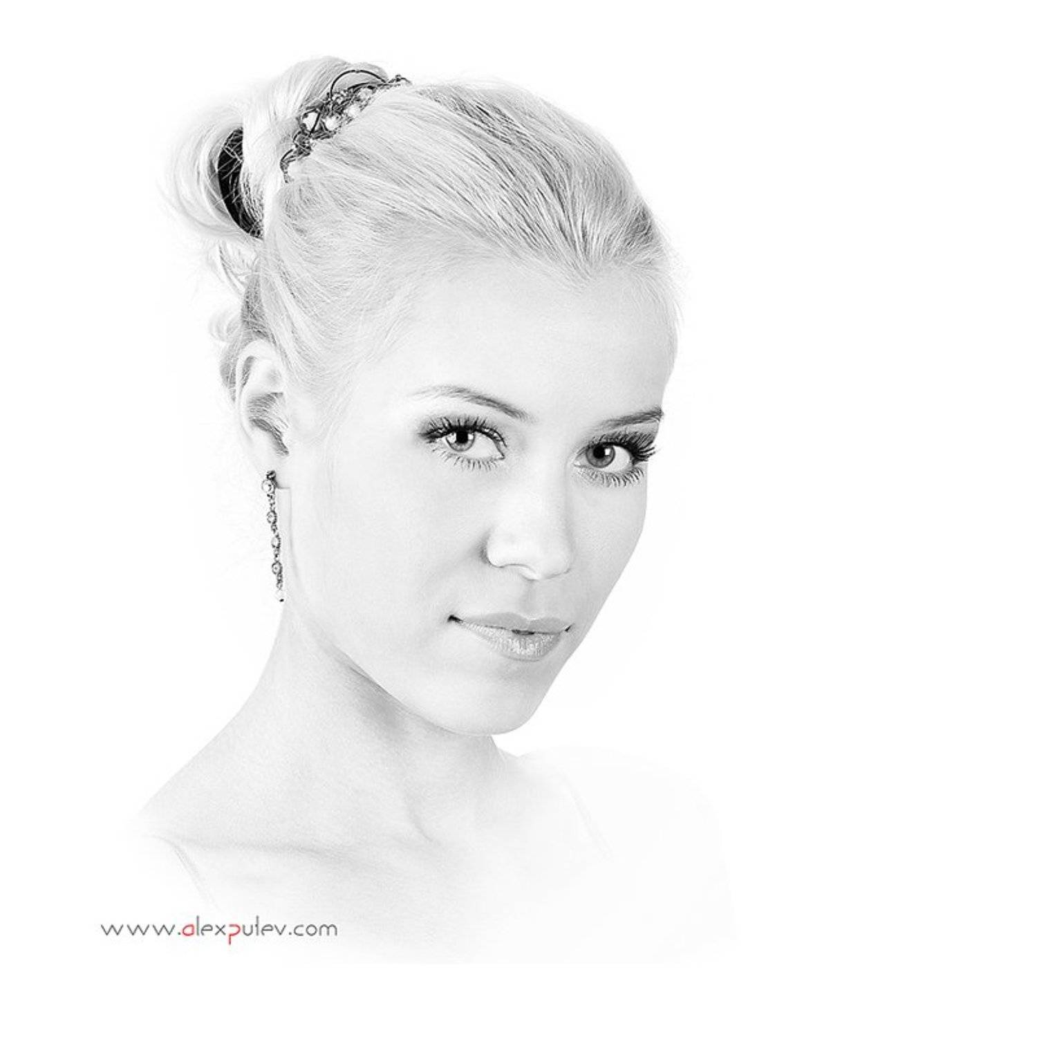 high key,девушка,глаза,портрет,белое,черное,свет,тень, Александр Путев