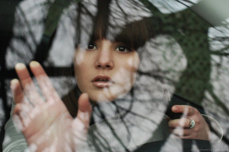 девушка, авто, дорога, блики  фото превью