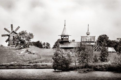 Одинокая скамейка