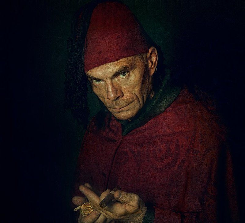Примеряя Лица... фото превью