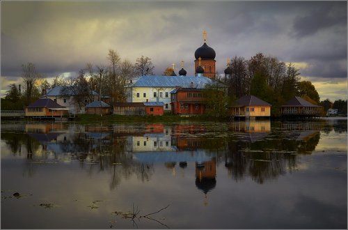 Монастырская...