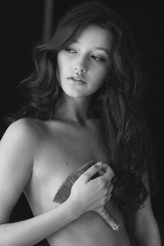 Девушка с венчиком фото превью