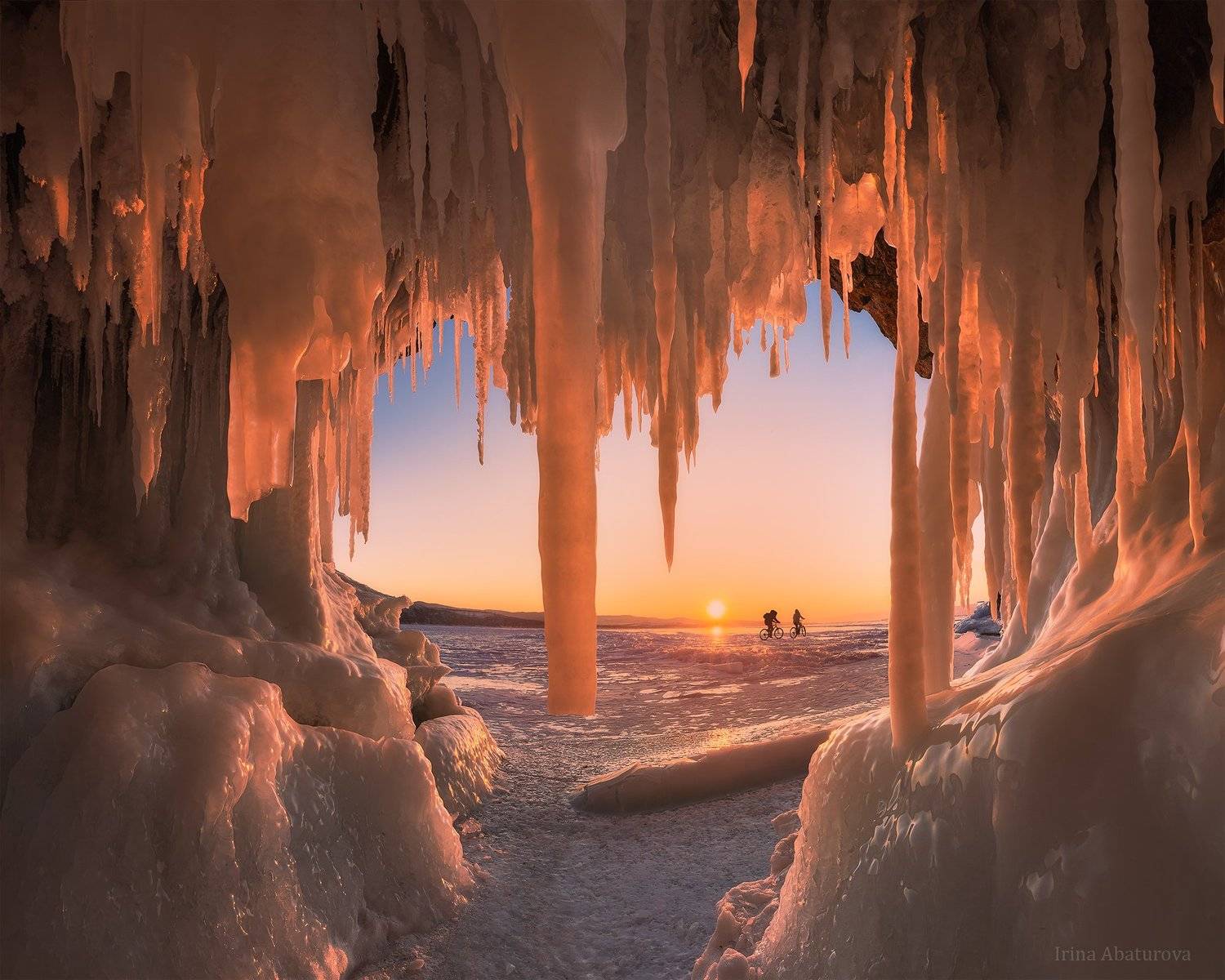 байкал, грот, сосульки, закат, лед, ледяной грот, Ирина Абатурова