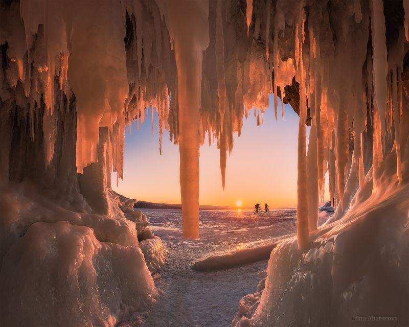 байкал, грот, сосульки, закат, лед, ледяной грот Ледяной занавес фото превью