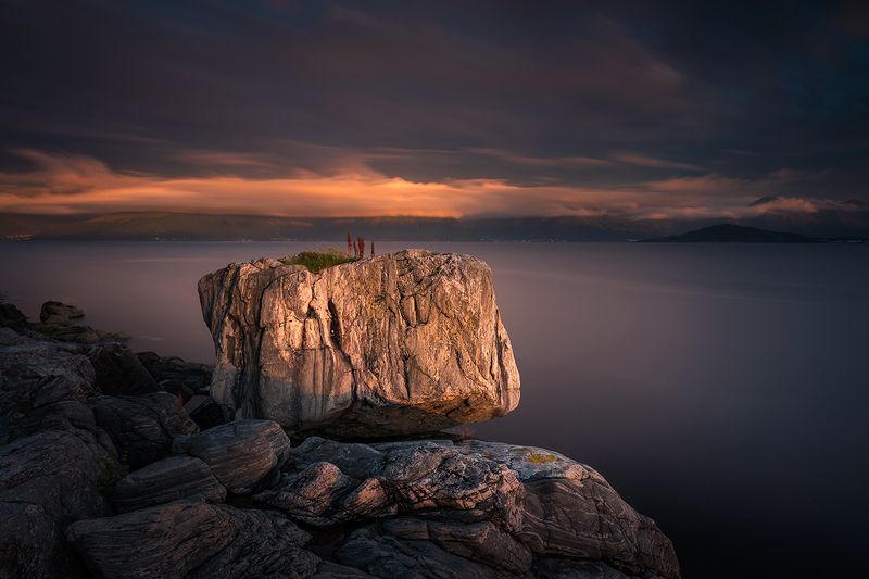 norway,landscape,mountains,sunset,stone,rock,sea The stone фото превью