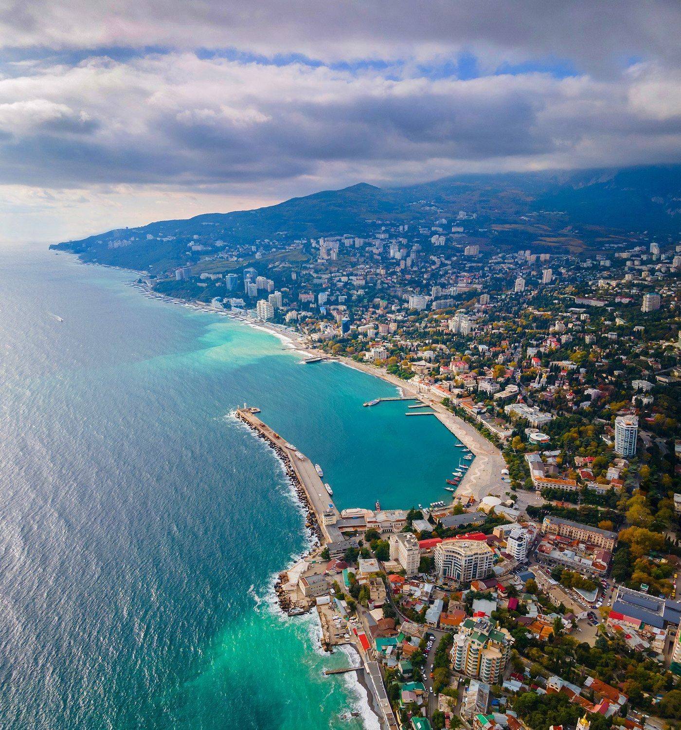 ялта, набережная, крым, осень в ялте, черное море, ялтинский маяк, маяк, набережная ленина, ялтинский залив, ай-тодор, мыс ай-тодор, ласточкино гнездо, Serge Titov