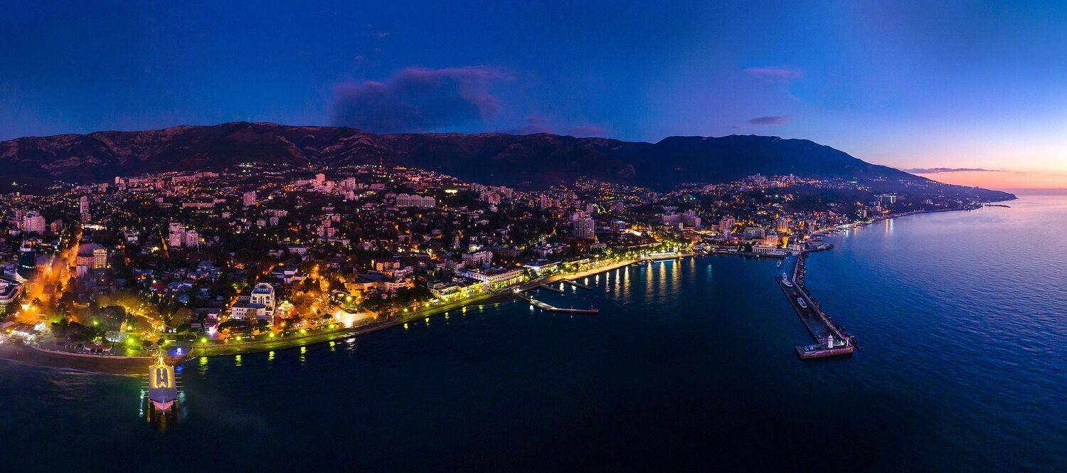 ялта, набережная, крым, черное море, ялтинский маяк, маяк, набережная ленина, ялтинский залив, мыс мартьян, никитская яйла, аю-даг, Serge Titov