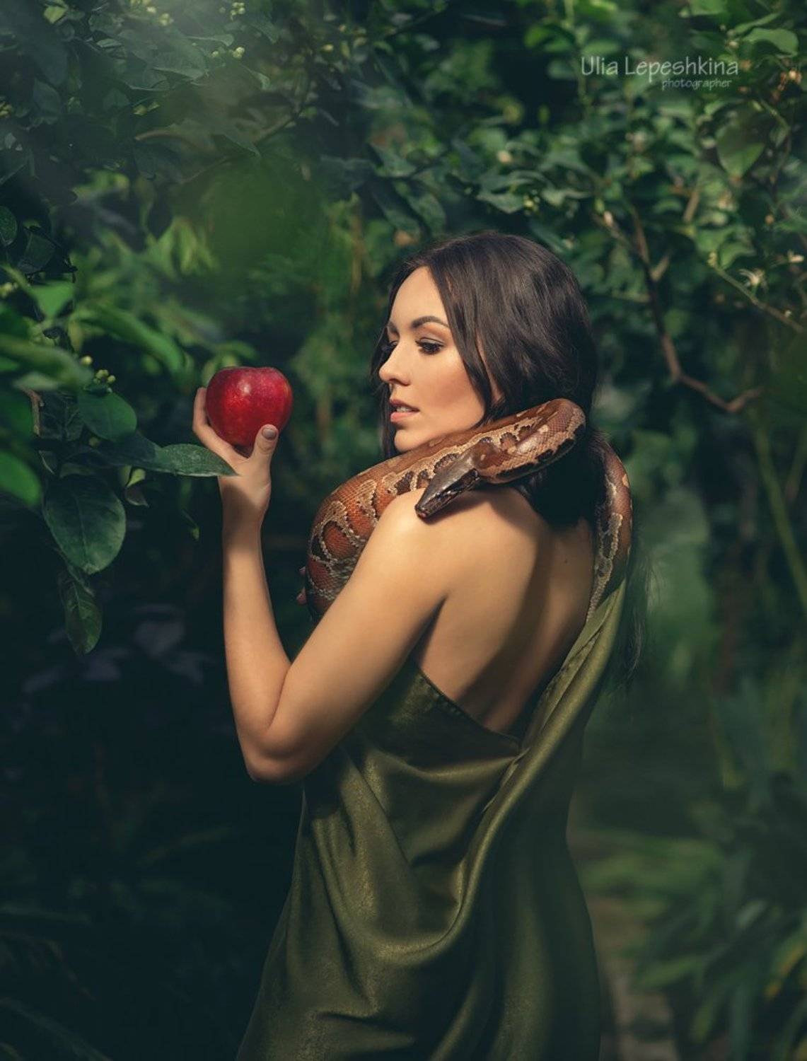 ева первая женщина красивая девушка змея питон женская фотосессия, Юлия Лепёшкина