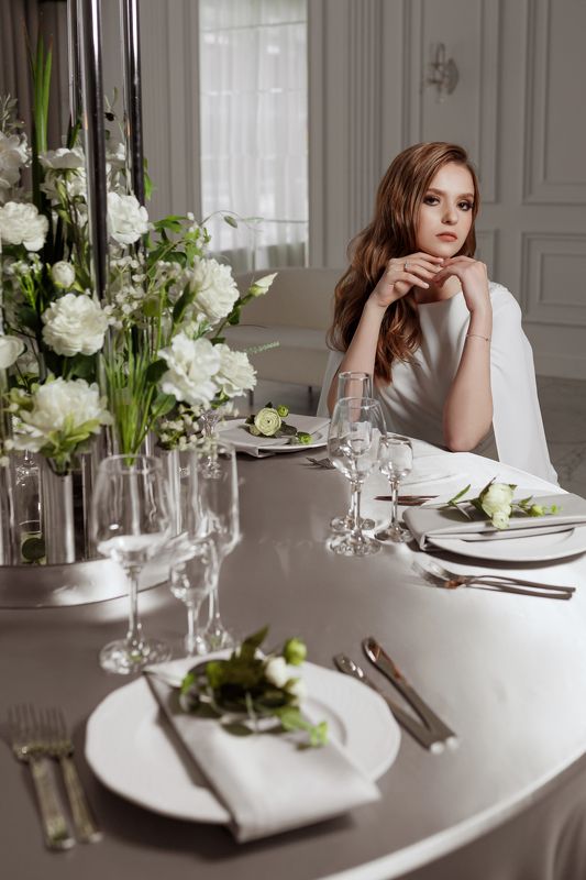 портрет, девушка, интерьер, свет, portrait, interior, fashion White фото превью