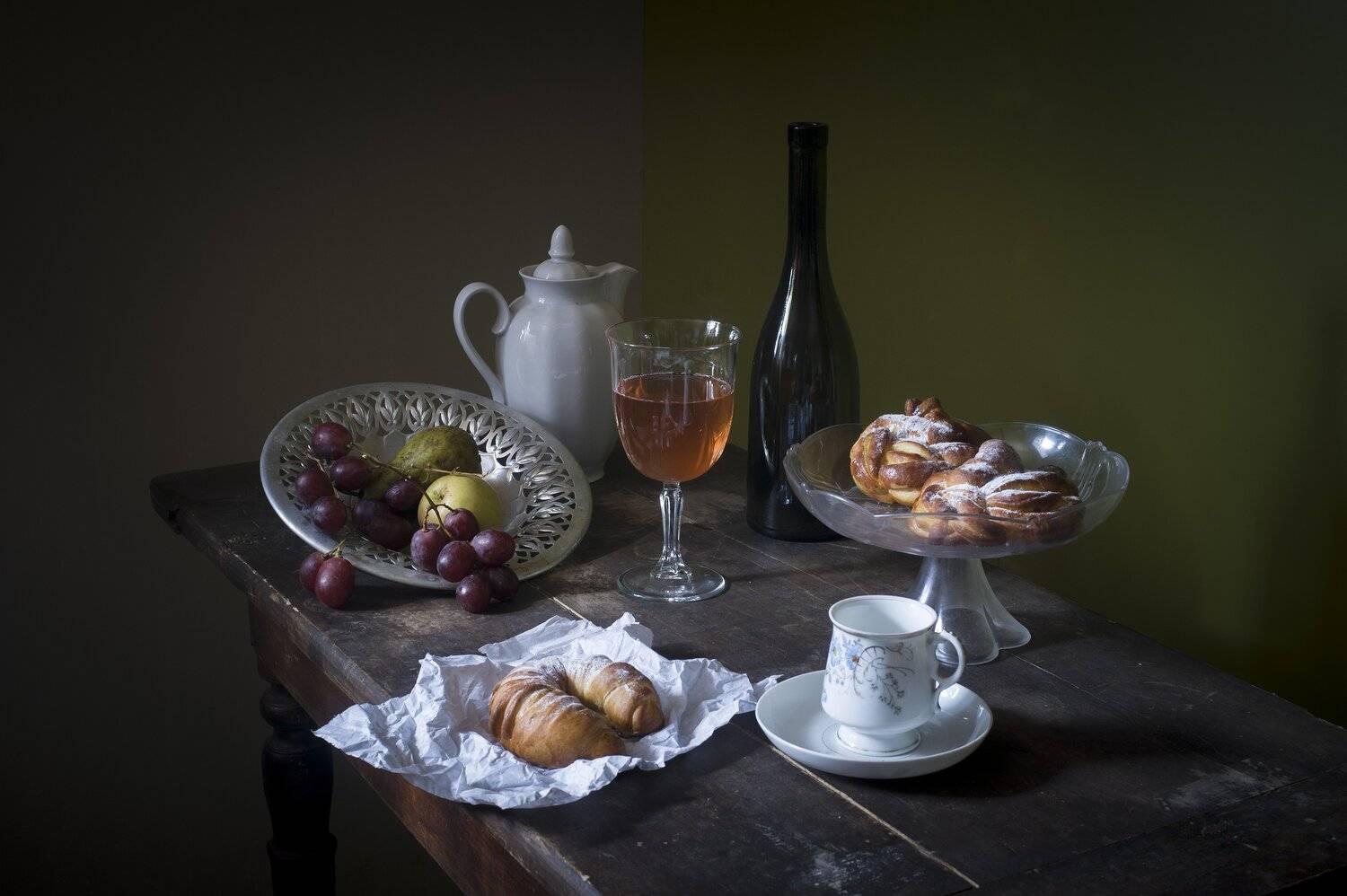 бокал, выпечка, булочка, кофейник, виноград, натюрморт, орех., Оксана Евкодимова