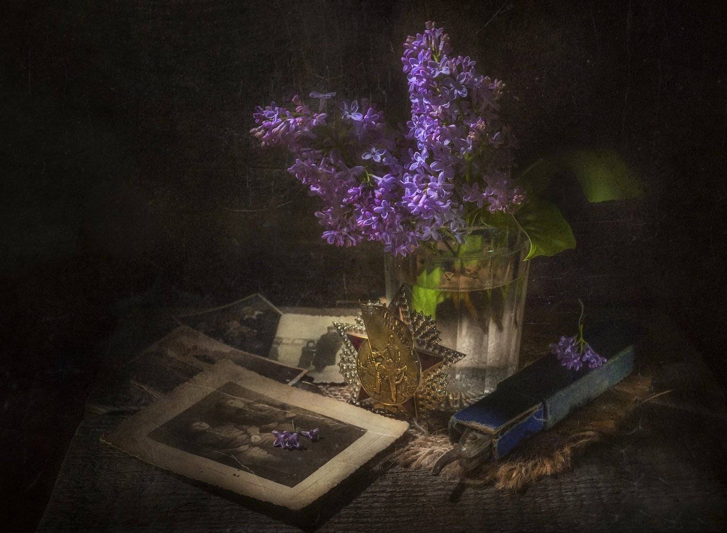старые фотографии,архив,память,военные фото,сирень,стакан,орден,бритва, Владимир Володин