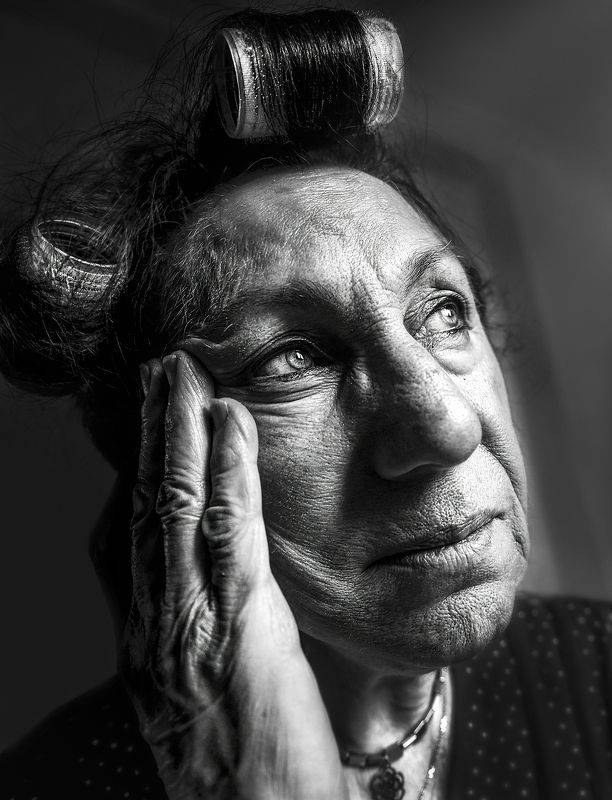 old, woman , eyes , room , beauty , beautiful , model , light days фото превью