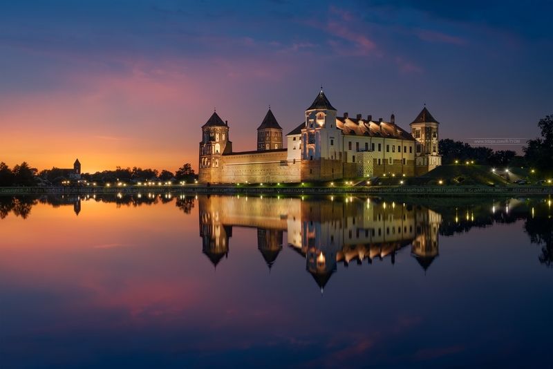 книга владыка моря, беларусь, белоруссия, замок. мир мирский, отражение, артем мирный, арт, длинная выдержка, belarus, artyom mirniy, mir, castle, cityscape, sunset, reflection Замково-парковый комплекс «Мир» фото превью