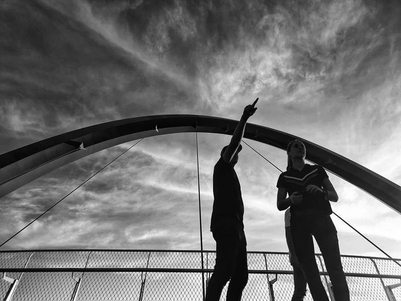 street Passing under the arch фото превью