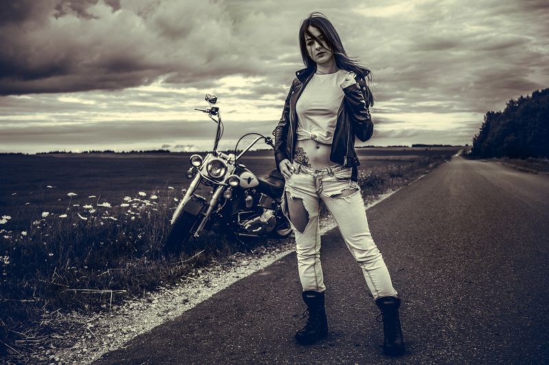 девушка, мотоцикл, байкерша Freedom фото превью
