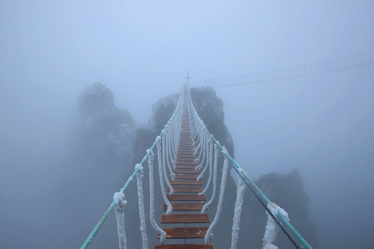 ай-петри, зубцы ай-петри, изморозь, зима, туман, ялта, крым, крымские пейзажи, мост, подвесной мост, Serge Titov