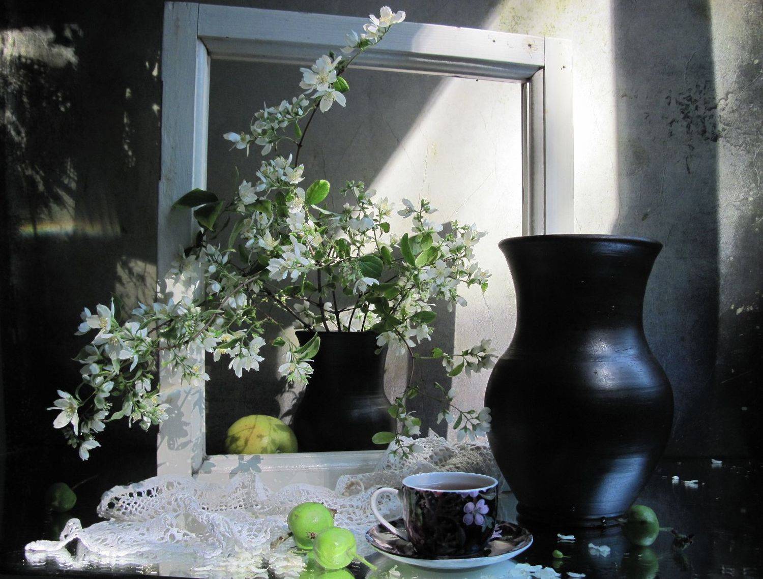 цветы, ветки, жасмин, яблоки, кувшин, керамика, кофейная паоа, рама, мамино кружево, Наталия Тихомирова