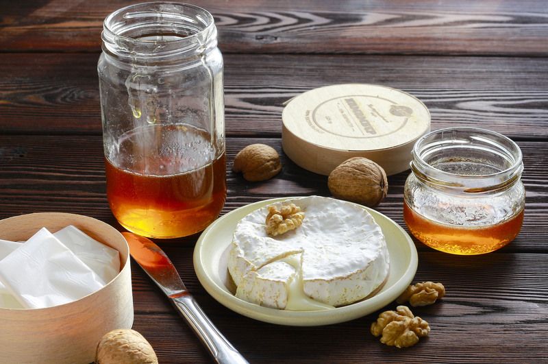 натюрморт, фотонатюрморт,  мёд, сыр, орехи, камамбер, наталья казанцева Немножко вкусностей фото превью