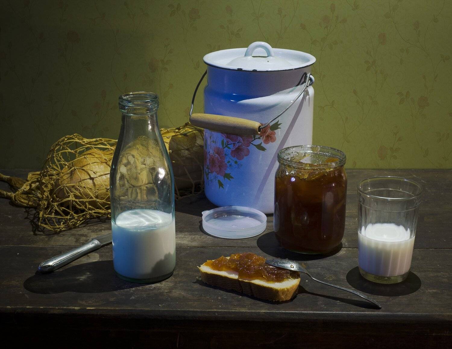 натюрморт, батон, авоська, бутылка молочная, стакан, варенье., Оксана Евкодимова