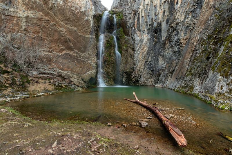 Тенистый водопад фото превью