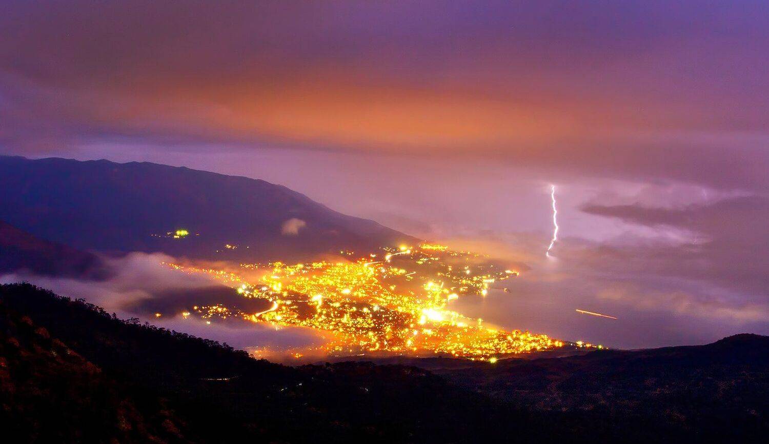 ялта, крым, ночная ялта, молния, ялтинский залив, черное море, могаби, мартьян, Serge Titov