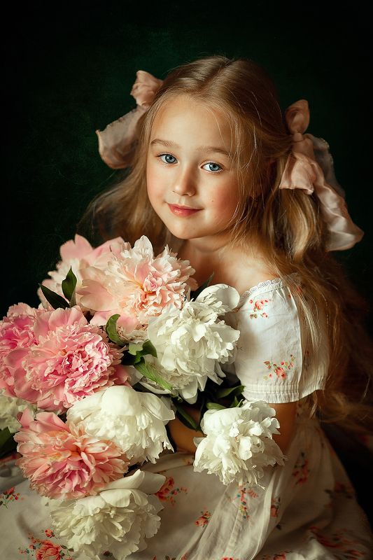 Тася и пионы фото превью