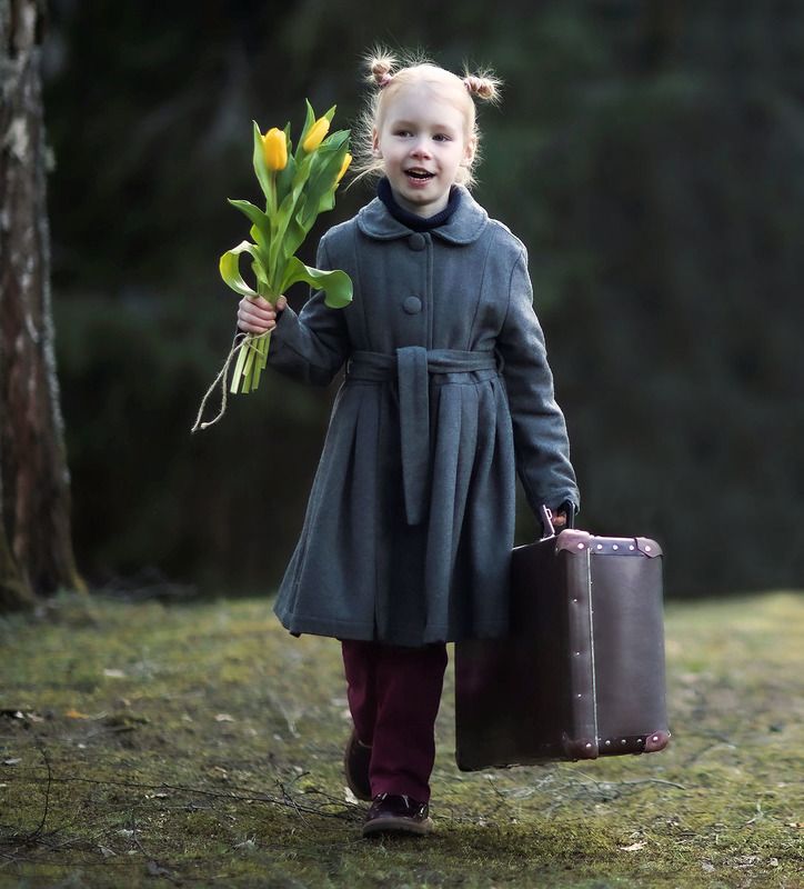девочка,весна,ретро, чемодан, тюльпаны, эмоции, girlie, retro, spring, suitcase, flower, emotions Из серии-детские грёзы фото превью