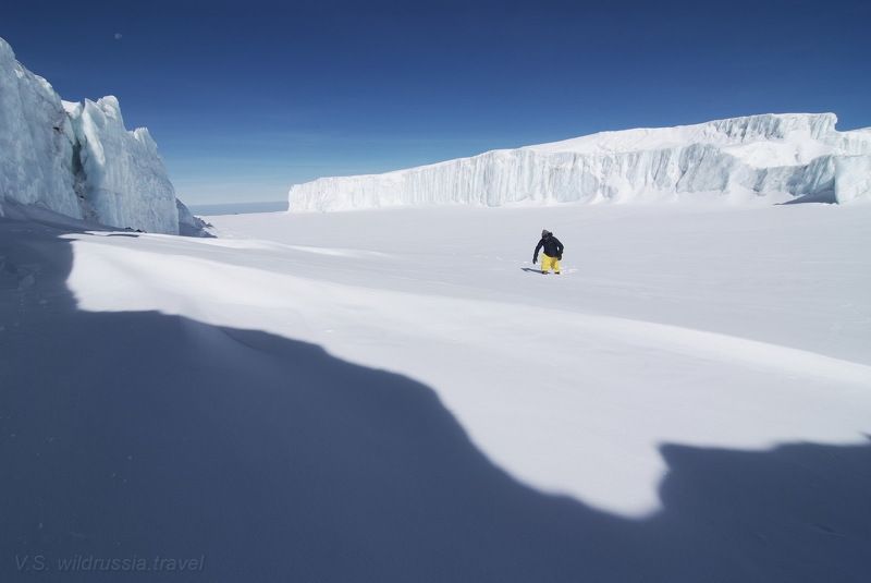 килиманджаро, вершина, восхождение, спорт, экстрим, высота, альпинизм, снег, ледник, кратер, тень, горы, танзания, путешествие, приключение, шагнивнеизведанное Снега Килиманджаро - 2 фото превью