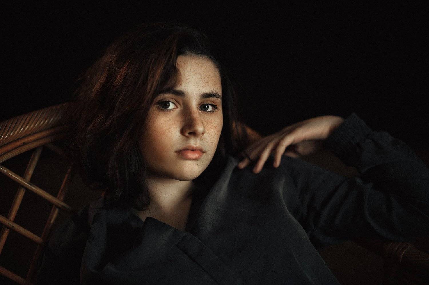 портрет, взгляд, девушка, юность, крупный портрет, студийное фото, модель, серьезный, Мария Братан