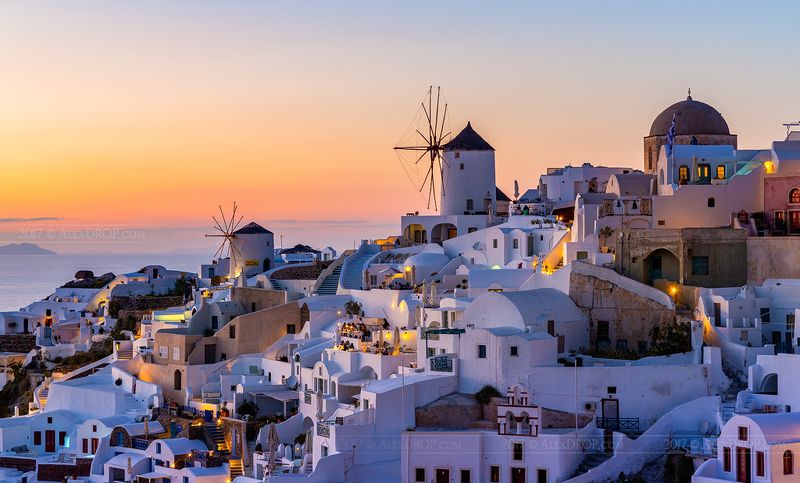 canon, europe, greece, santorini, oia, architecture, iconic, landmark, travel, postcard, sunset, windmill Ия на закате / Oia mills in twilight фото превью