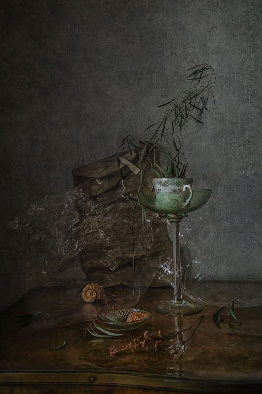 натюрморт, стекло, фарфор, ракушки Мятый хрусталь фото превью