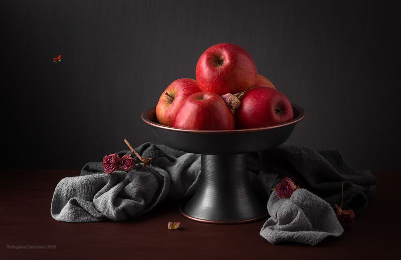 яблоки,ваза С яблоками фото превью