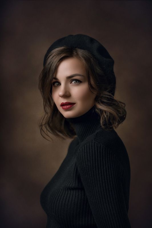 Девушка в берете фото превью