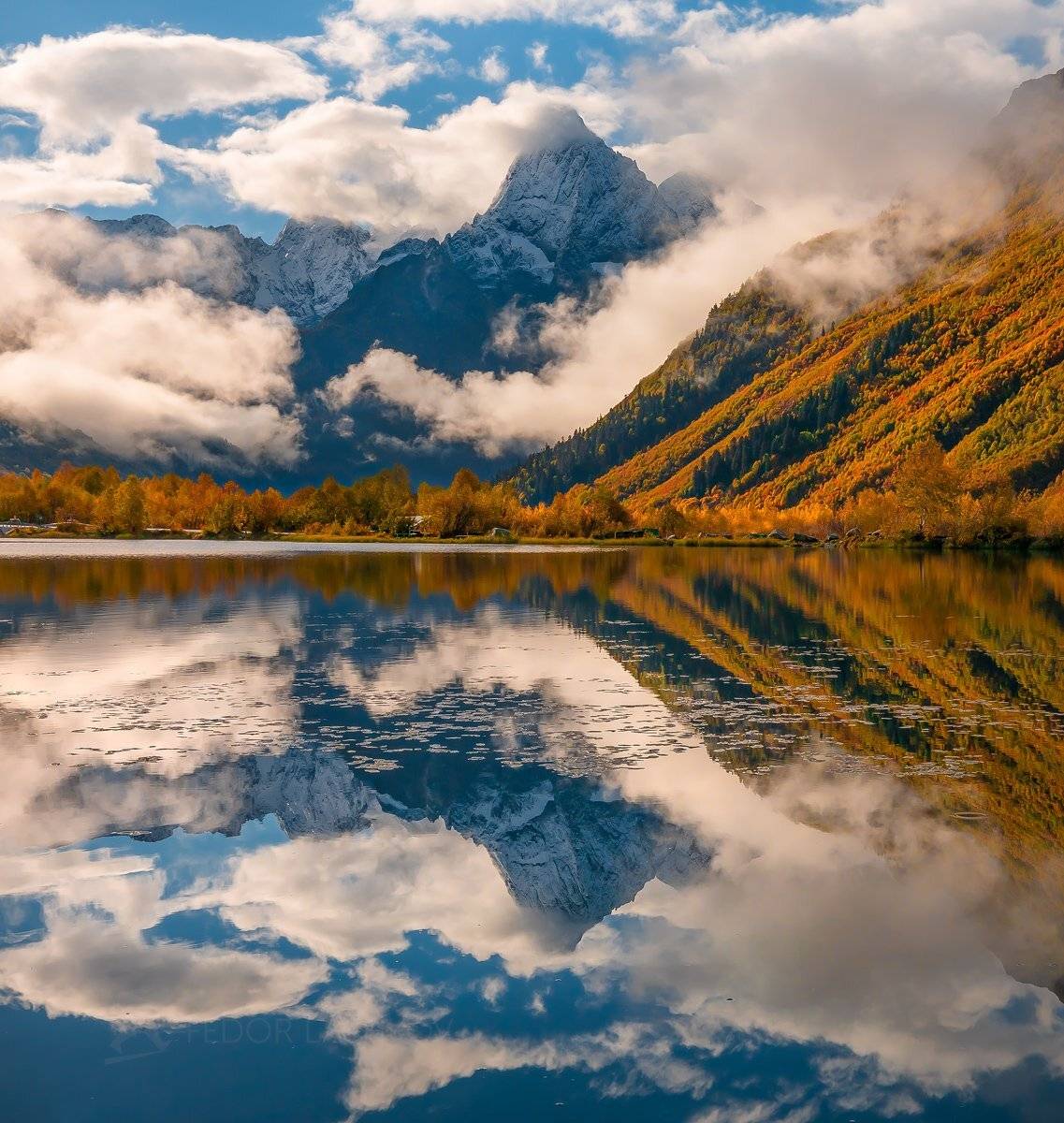 Горы, гора, Домбай, рассвет, осень, облака, отражение, Туманлы-Кёль,озеро, Тебердинский государственный природный биосферный заповедник, Кавказ, хребет, вершина,  осенний, Чотча, , Лашков Фёдор