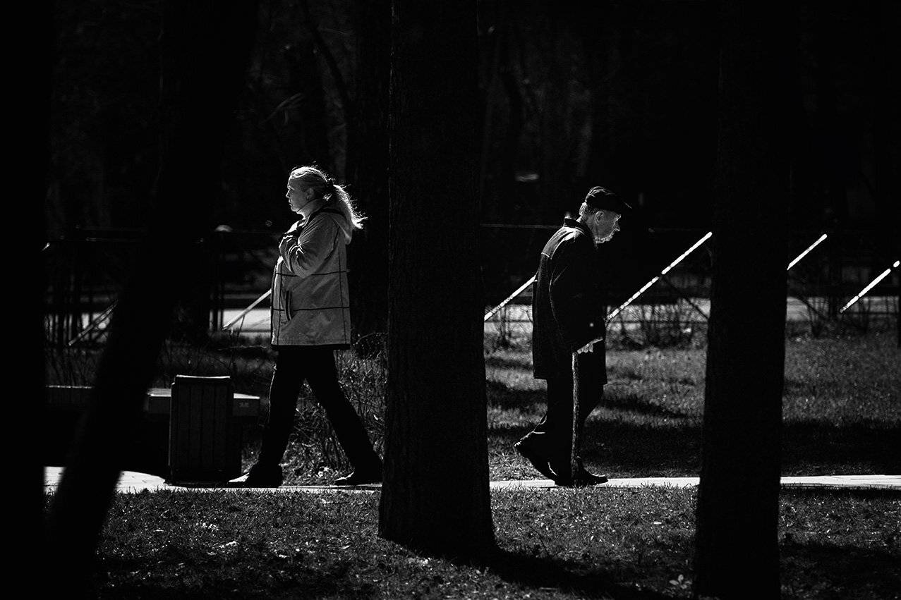 чб фото, уличная фотография, люди, прохожие, Vera Trandina