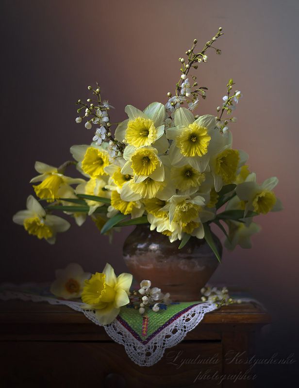 художественное фото,натюрморт,букет с цветами,весна,нарциссы.. Нарциссы в горшочке. фото превью