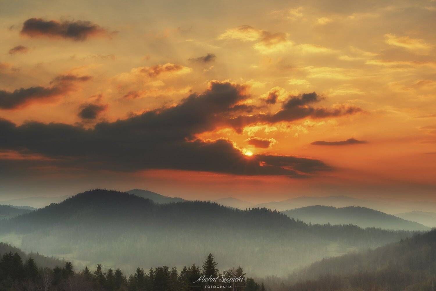 #poland #zawoja #sunrise #beskids #clouds #sky #benro #benq #pentax, Michał Sośnicki