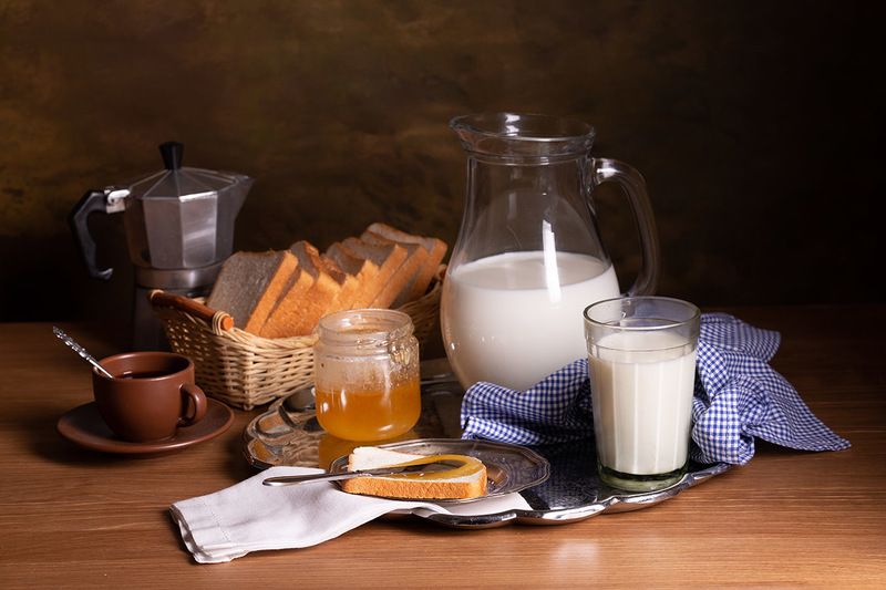 Натюрморт с молоком фото превью