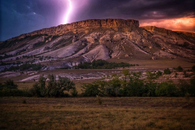 Белая скала фото превью