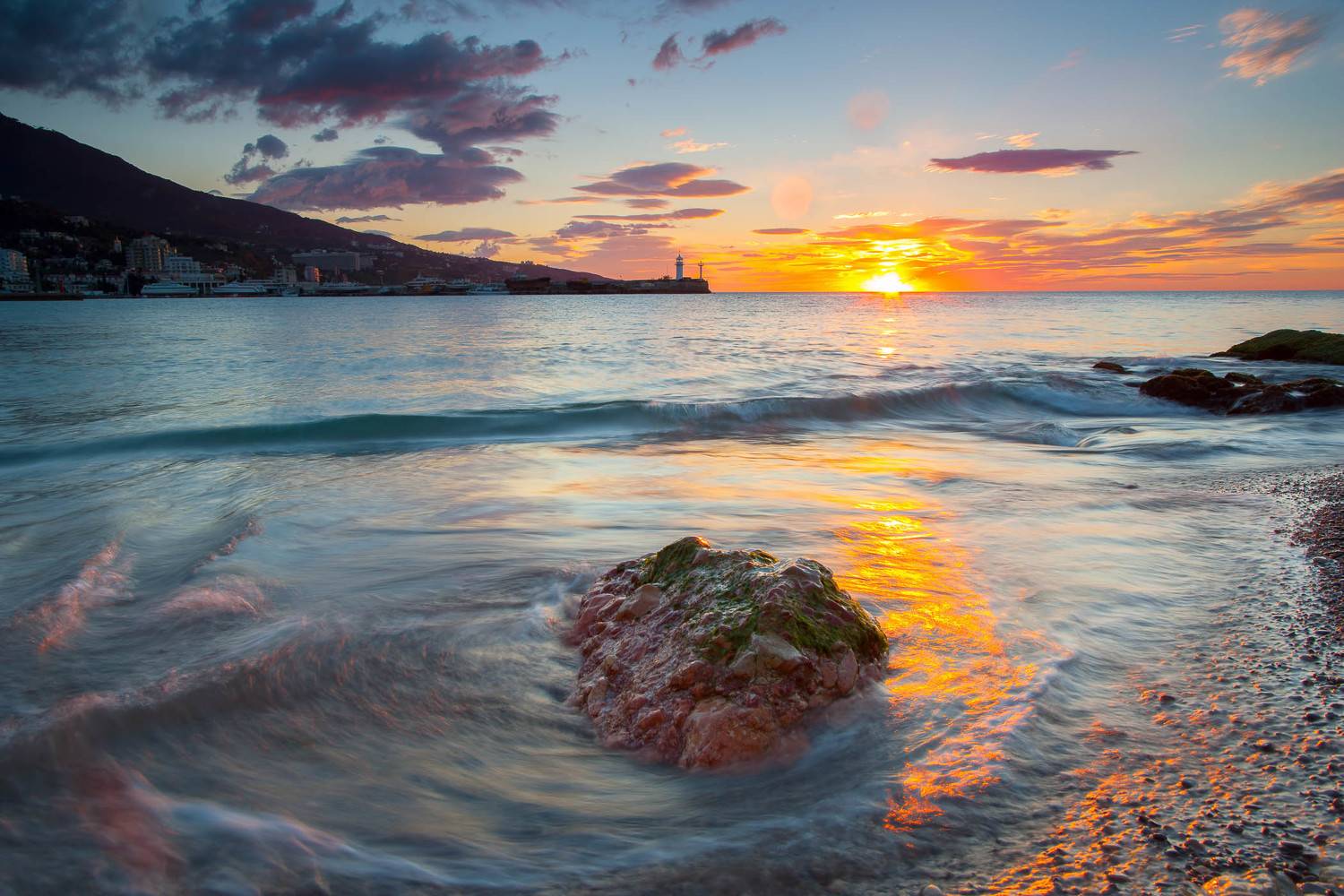 ялтинский маяк, крым, ялта, черное море, маяк, навигация, ялтинский залив, ялта порт, мартьян, мыс мартьян, Serge Titov