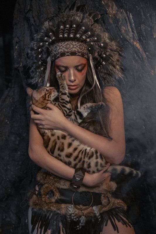 девушка, кошка, индеец Не плачь фото превью