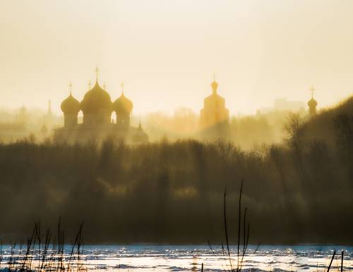 Закатные лучи в тумане